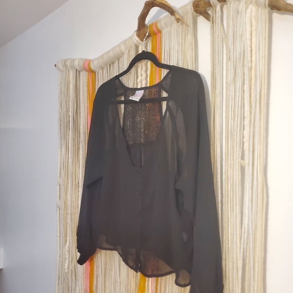 Lucy Love Sheer Top - Picture 3 of 4